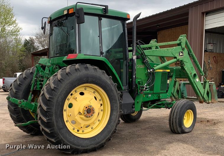 image for item LI9174 1999 John Deere 7210  tractor