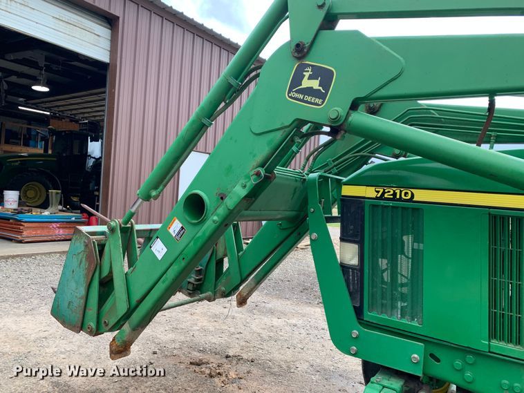 image for item LI9174 1999 John Deere 7210  tractor
