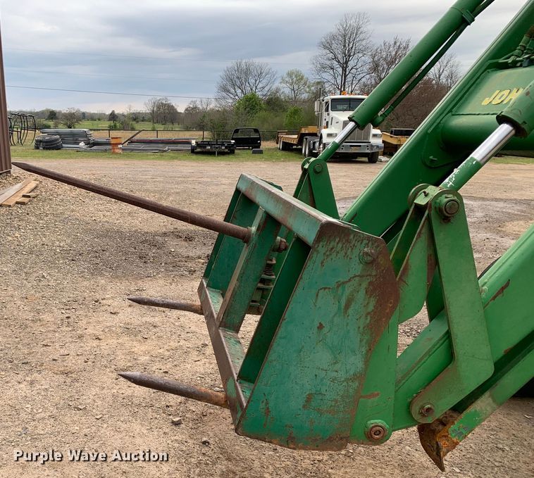 image for item LI9174 1999 John Deere 7210  tractor