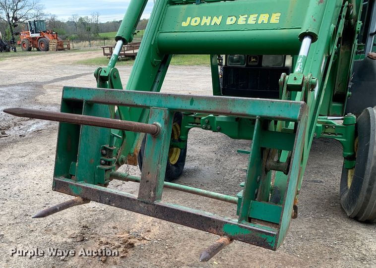 image for item LI9174 1999 John Deere 7210  tractor