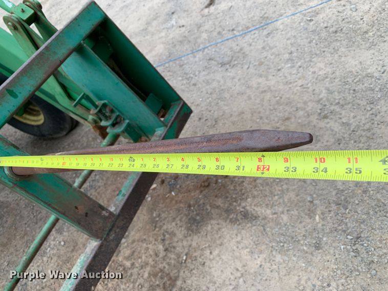 image for item LI9174 1999 John Deere 7210  tractor