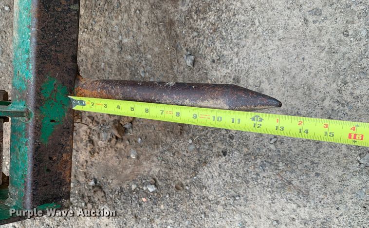 image for item LI9174 1999 John Deere 7210  tractor