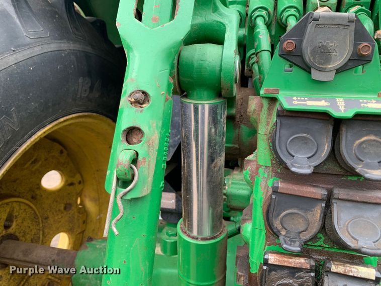 image for item LI9174 1999 John Deere 7210  tractor