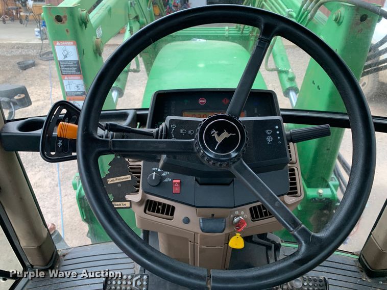 image for item LI9174 1999 John Deere 7210  tractor