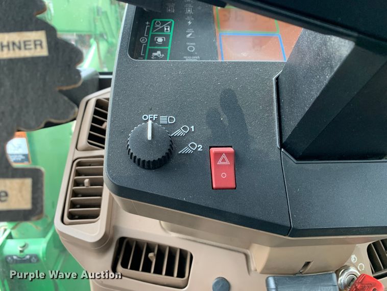 image for item LI9174 1999 John Deere 7210  tractor