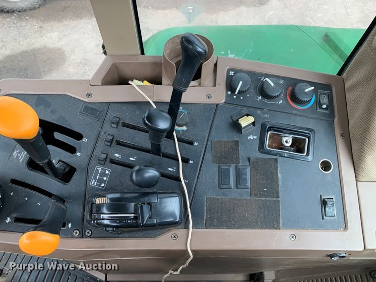 image for item LI9174 1999 John Deere 7210  tractor