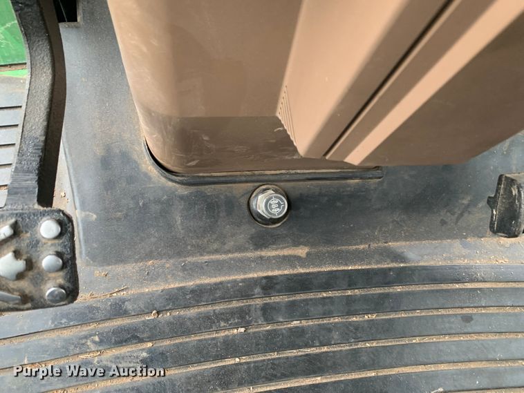 image for item LI9174 1999 John Deere 7210  tractor