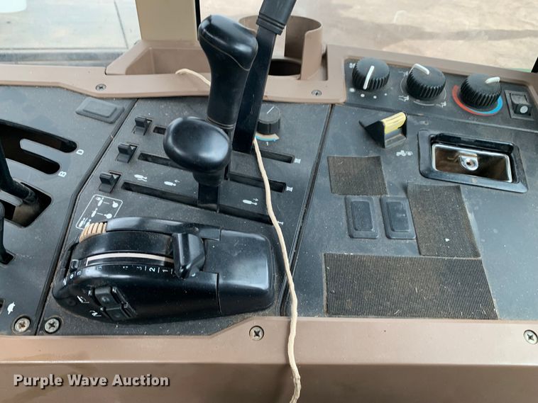 image for item LI9174 1999 John Deere 7210  tractor