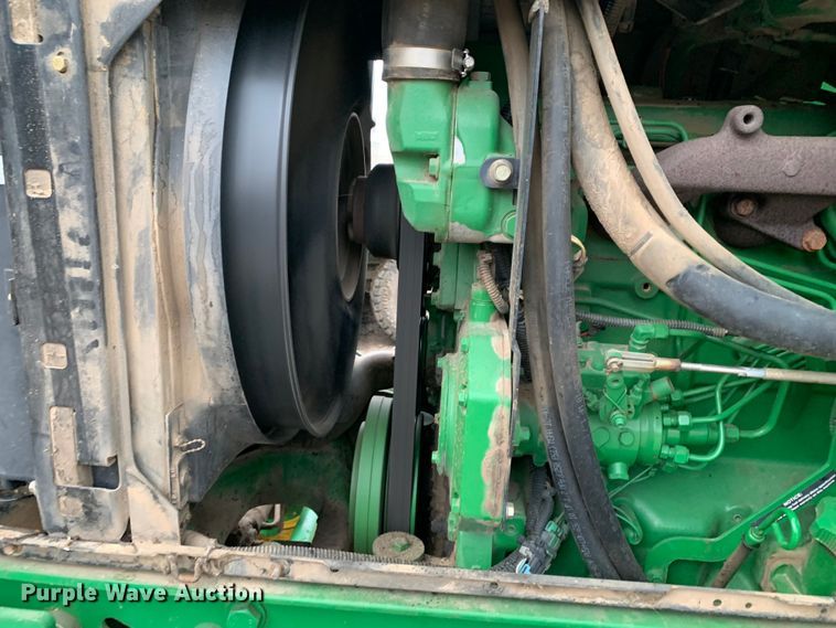 image for item LI9174 1999 John Deere 7210  tractor