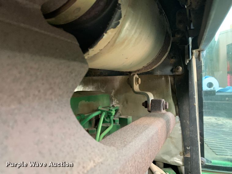 image for item LI9174 1999 John Deere 7210  tractor