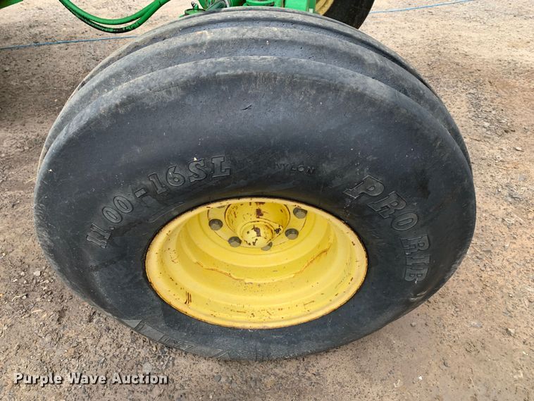 image for item LI9174 1999 John Deere 7210  tractor