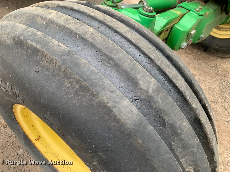 image for item LI9174 1999 John Deere 7210  tractor