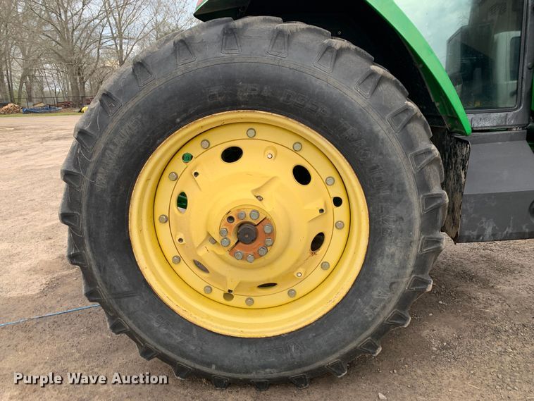 image for item LI9174 1999 John Deere 7210  tractor