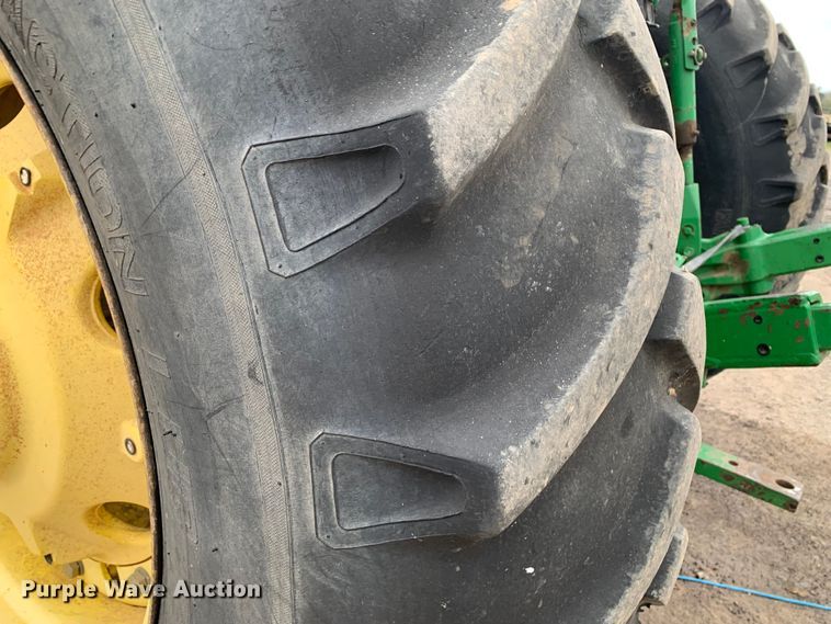 image for item LI9174 1999 John Deere 7210  tractor