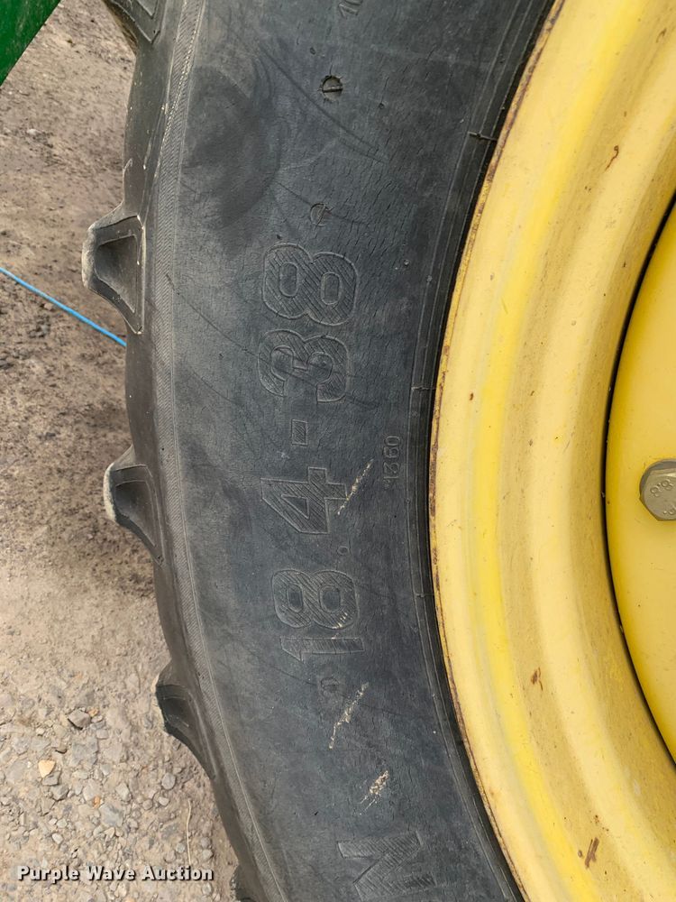 image for item LI9174 1999 John Deere 7210  tractor