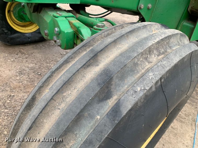 image for item LI9174 1999 John Deere 7210  tractor