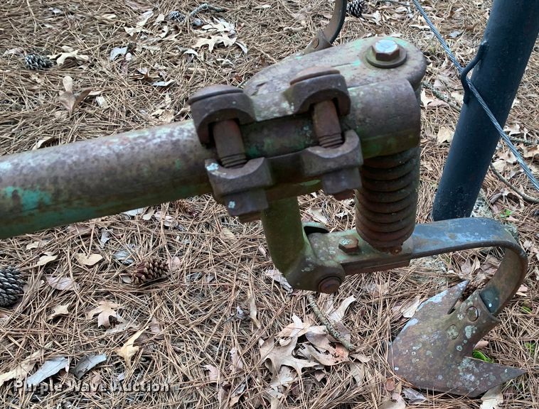 image for item LI9177 John Deere  row crop cultivator