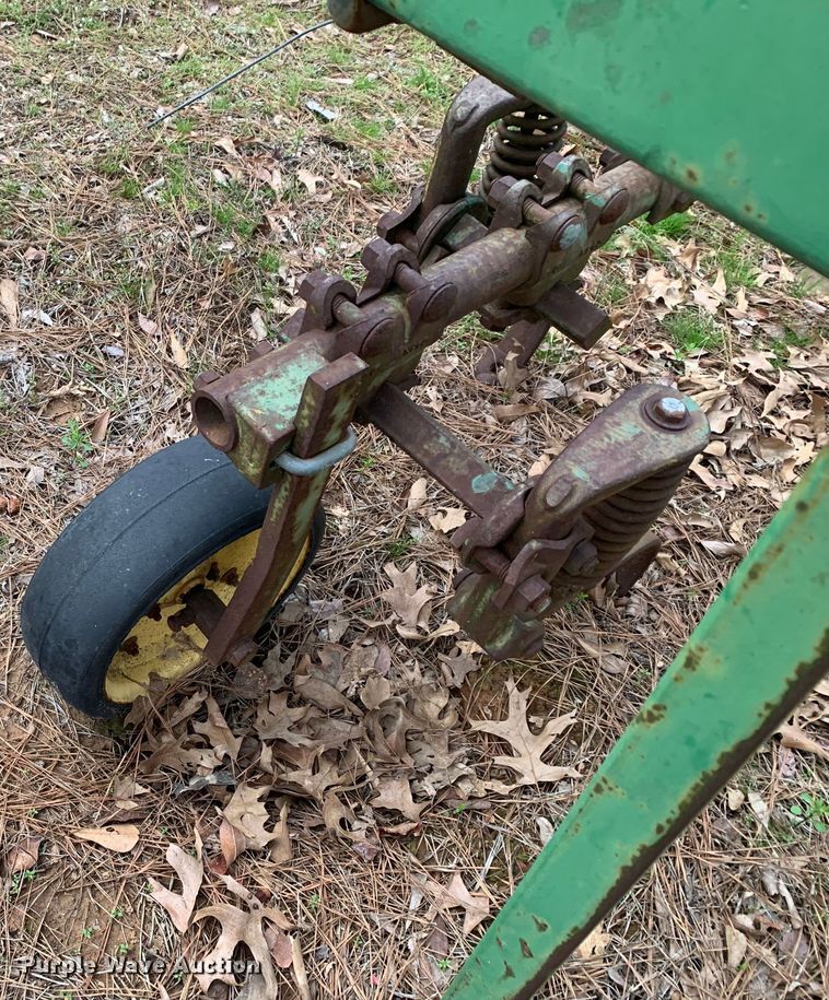 image for item LI9177 John Deere  row crop cultivator