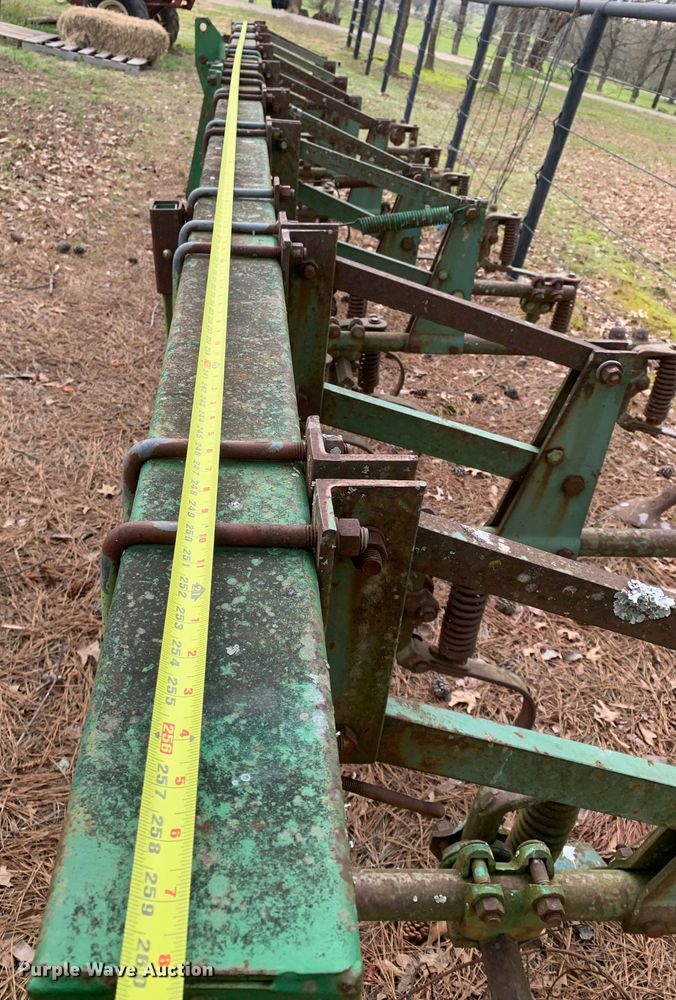 image for item LI9177 John Deere  row crop cultivator