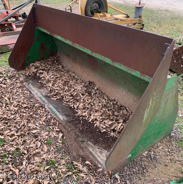 image for item LI9185 John Deere  7'2"W bucket