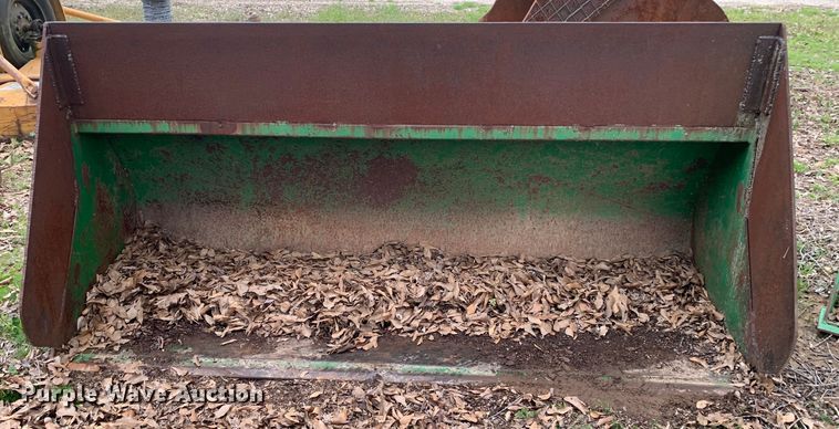 image for item LI9185 John Deere  7'2"W bucket