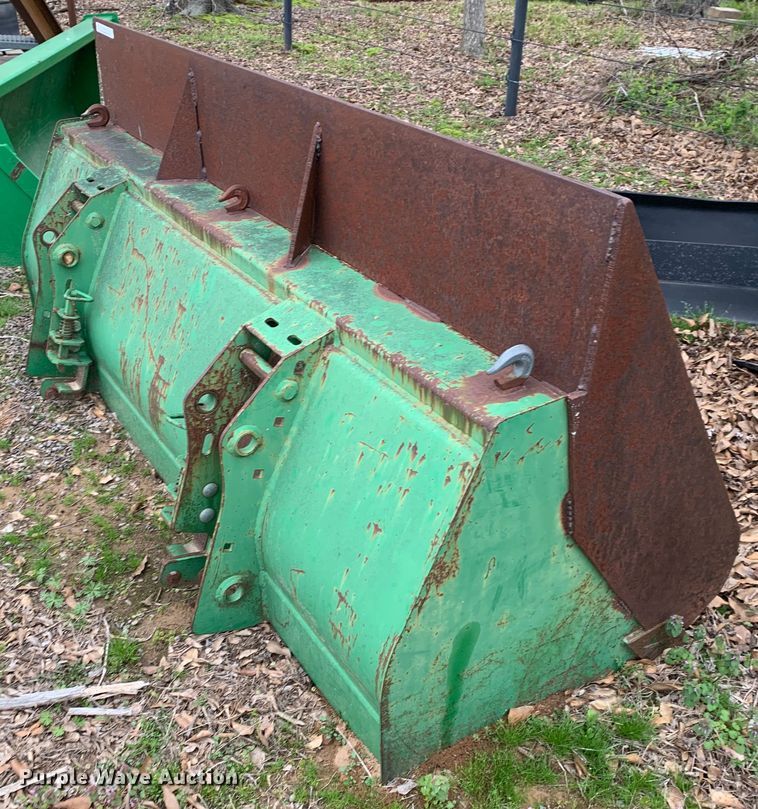 image for item LI9185 John Deere  7'2"W bucket