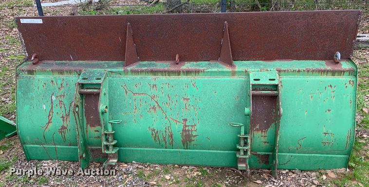 image for item LI9185 John Deere  7'2"W bucket