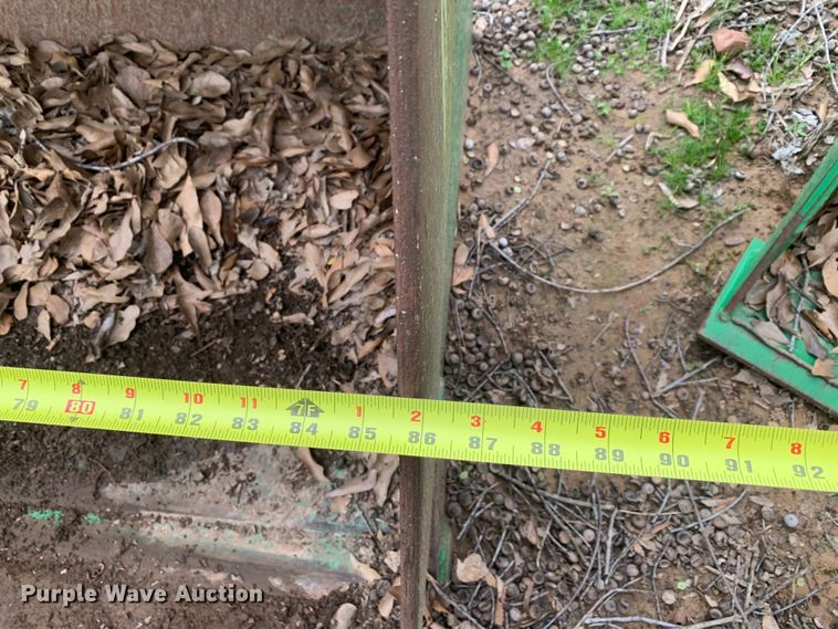 image for item LI9185 John Deere  7'2"W bucket