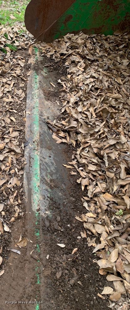 image for item LI9185 John Deere  7'2"W bucket