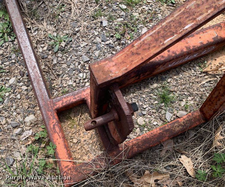 image for item LI9199 Southeast  4'9"L bale forks