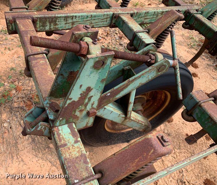 image for item LI9202 Field cultivator