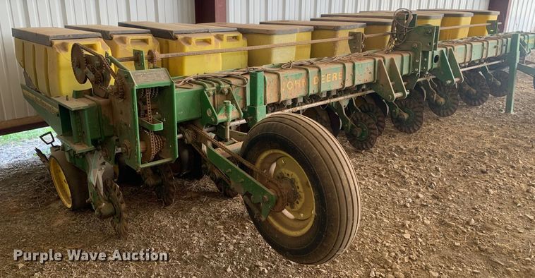 image for item LI9206 John Deere 7340 Max Emerge 2  planter