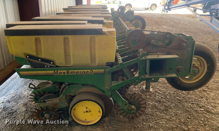 image for item LI9206 John Deere 7340 Max Emerge 2  planter