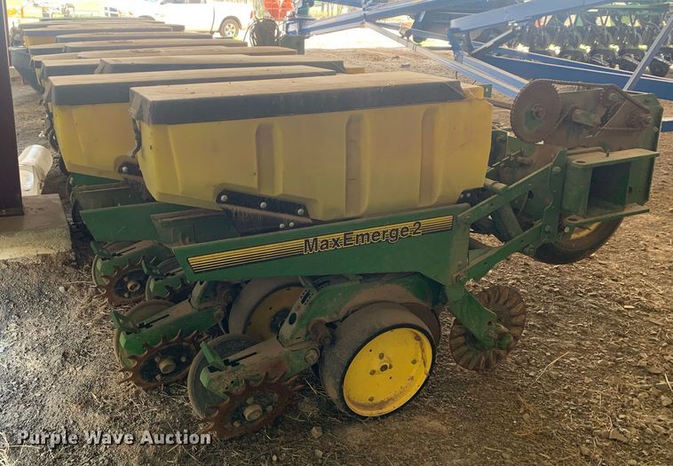image for item LI9206 John Deere 7340 Max Emerge 2  planter