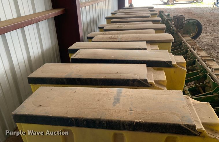 image for item LI9206 John Deere 7340 Max Emerge 2  planter