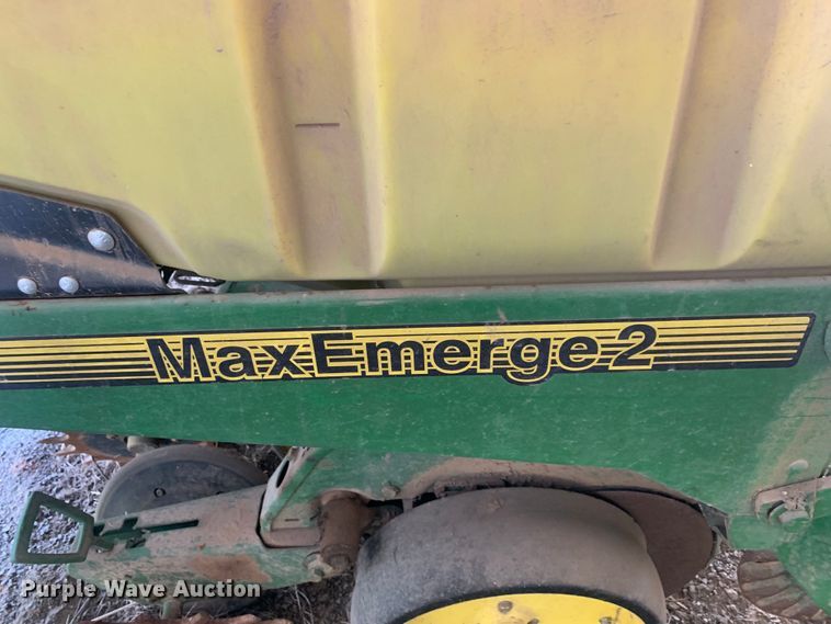 image for item LI9206 John Deere 7340 Max Emerge 2  planter