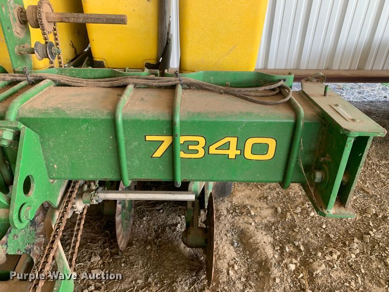 image for item LI9206 John Deere 7340 Max Emerge 2  planter