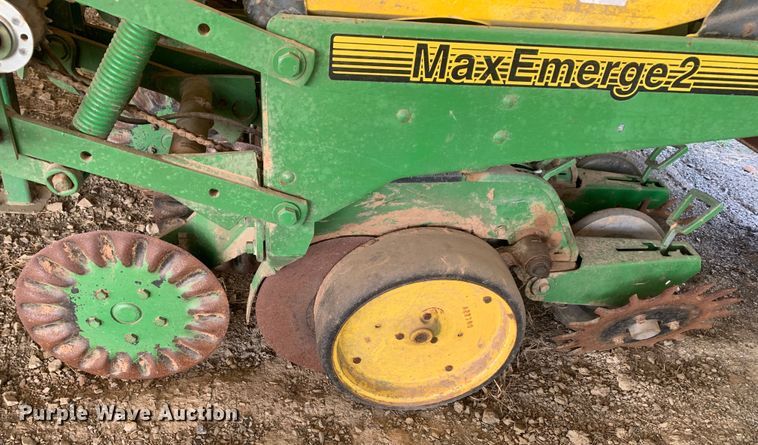 image for item LI9206 John Deere 7340 Max Emerge 2  planter