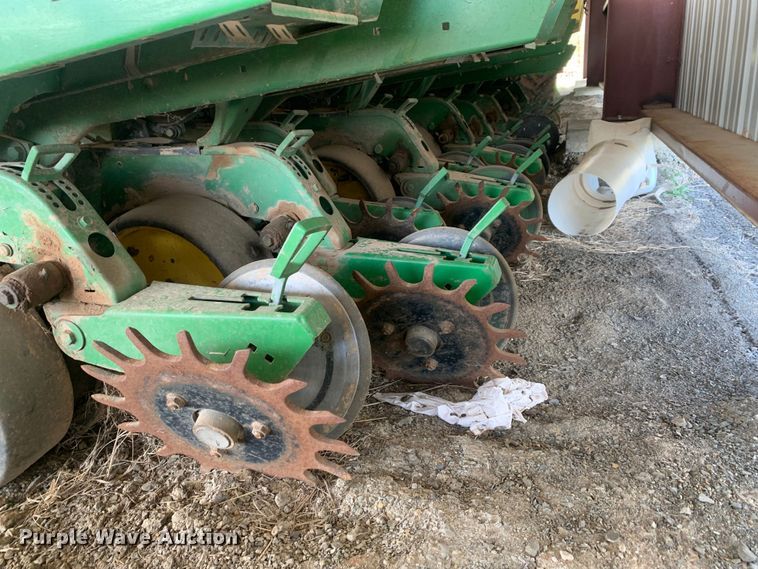 image for item LI9206 John Deere 7340 Max Emerge 2  planter