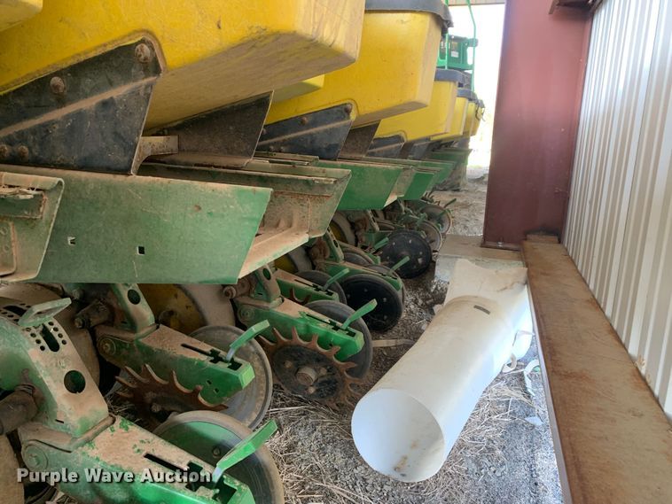 image for item LI9206 John Deere 7340 Max Emerge 2  planter