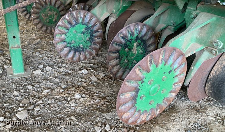 image for item LI9206 John Deere 7340 Max Emerge 2  planter