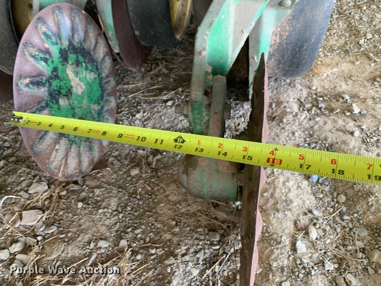 image for item LI9206 John Deere 7340 Max Emerge 2  planter