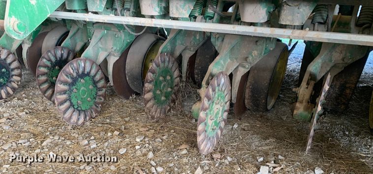 image for item LI9206 John Deere 7340 Max Emerge 2  planter