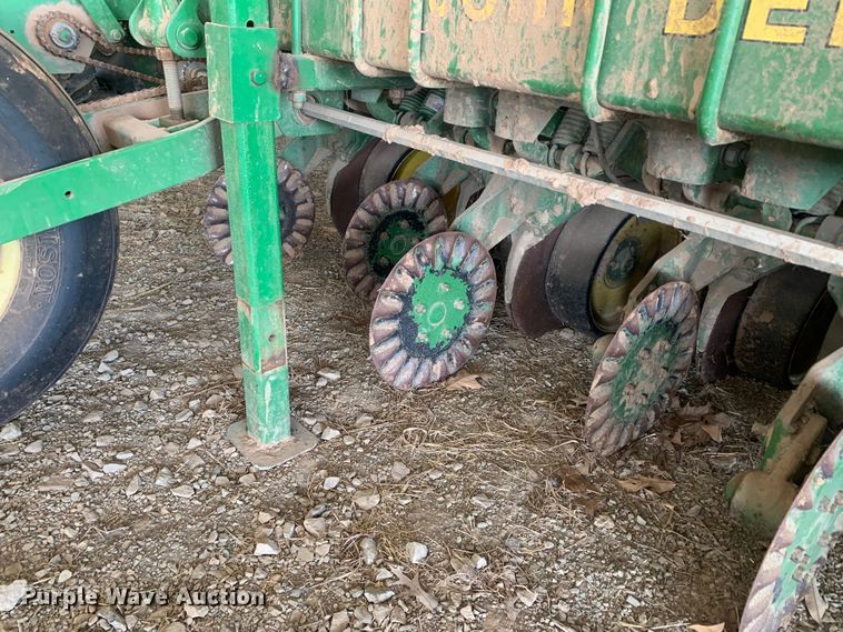 image for item LI9206 John Deere 7340 Max Emerge 2  planter