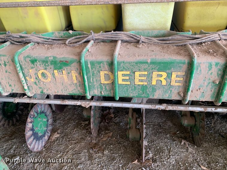 image for item LI9206 John Deere 7340 Max Emerge 2  planter