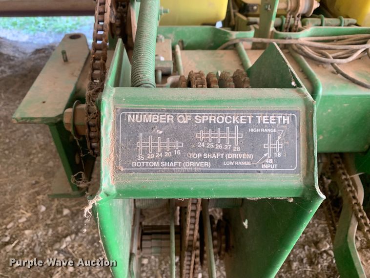 image for item LI9206 John Deere 7340 Max Emerge 2  planter