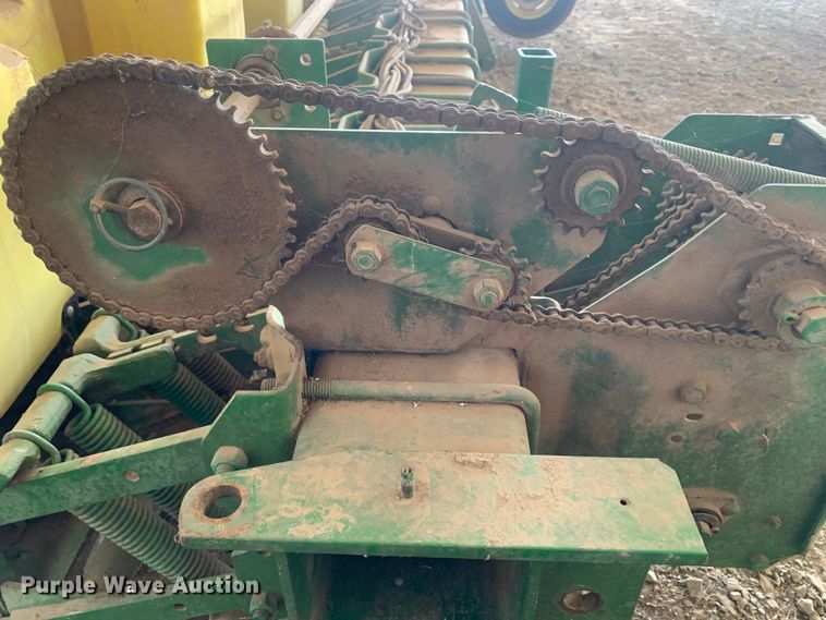 image for item LI9206 John Deere 7340 Max Emerge 2  planter