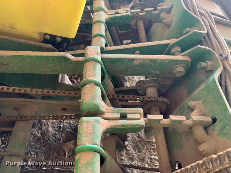 image for item LI9206 John Deere 7340 Max Emerge 2  planter