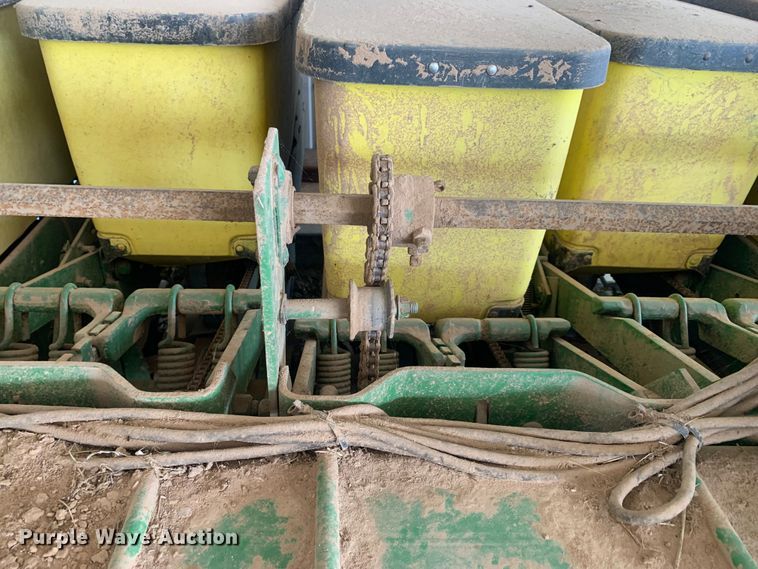 image for item LI9206 John Deere 7340 Max Emerge 2  planter