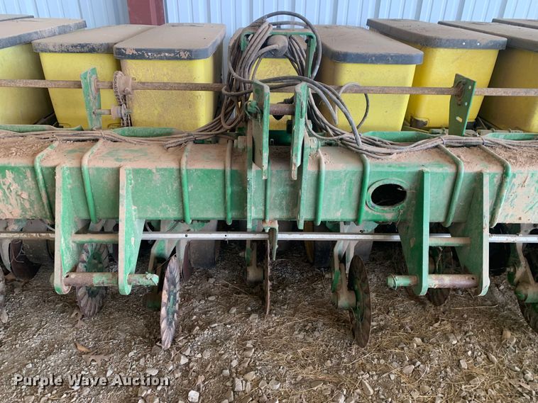 image for item LI9206 John Deere 7340 Max Emerge 2  planter